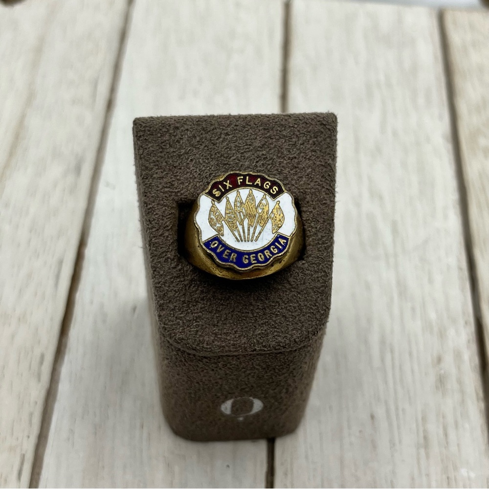 Vintage adjustable Gold and White Six Flags Over Georgia Ring